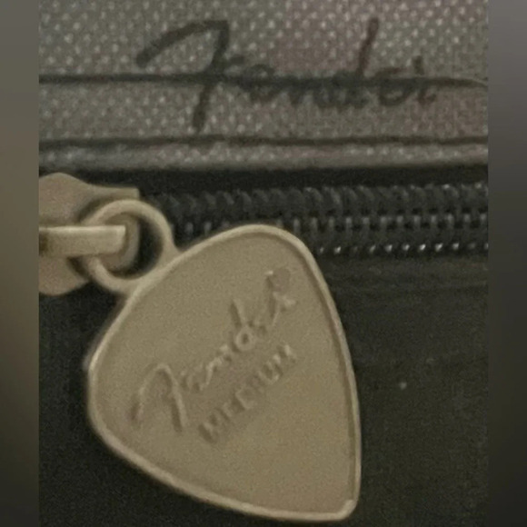 Fender guitar gig bag measuring 42” long. In excellent condition. - Picture 4 of 4